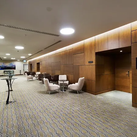 Hilton Garden Hotel 4*