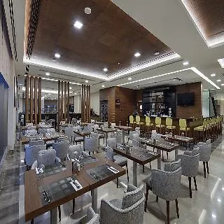 Hilton Garden Hotel 4*